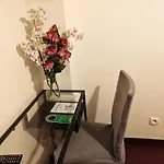 Helvetia - Private In Center אכסניה *