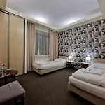 אכסניה Helvetia - Private In Center