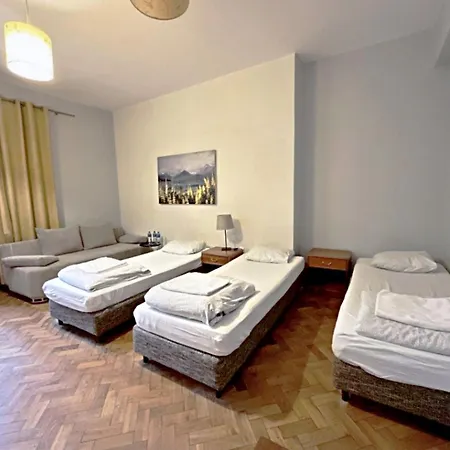 Helvetia Center And Old Town Hostel *