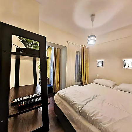 Helvetia - Private In Center אכסניה