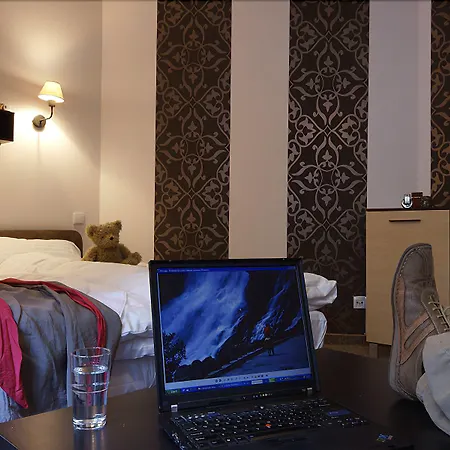 Helvetia - Private In Center Hostel