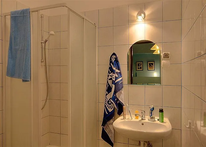 Hostel Helvetia - Private Rooms In City Center *