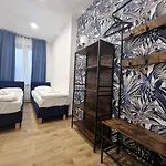 Helvetia - Private In Center אכסניה ורשה