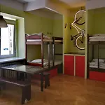אכסניה Helvetia - Private In Center ורשה