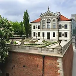 Helvetia - Private In Center
