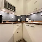 אכסניה Helvetia - Private In Center ורשה