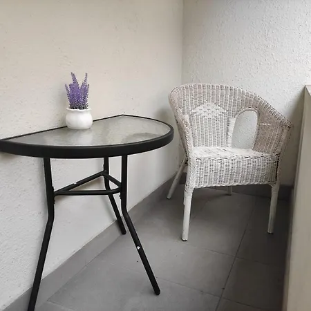 Helvetia - Private In Center And Old Town Hostel