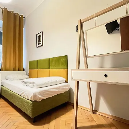 Hostel Helvetia - Private In Center And Old Town