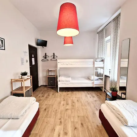 Hostel Helvetia - Private In Center And Old Town