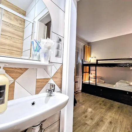 Helvetia - Private In Center And Old Town Hostel