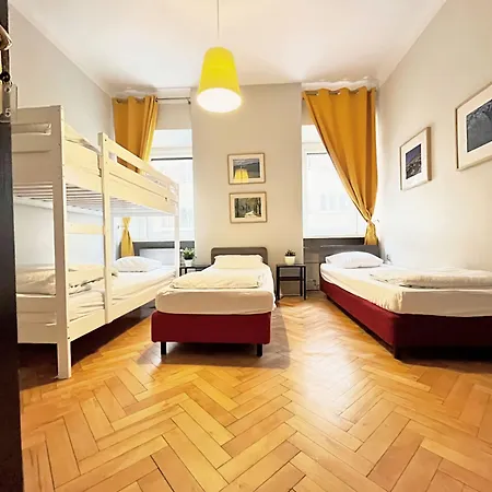 Helvetia Center And Old Town Hostel