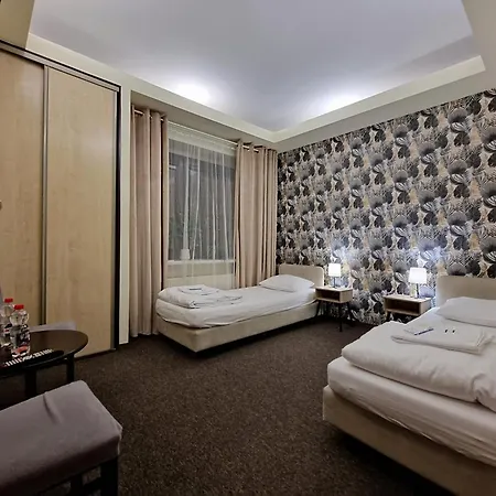 Hostel Helvetia Center And Old Town