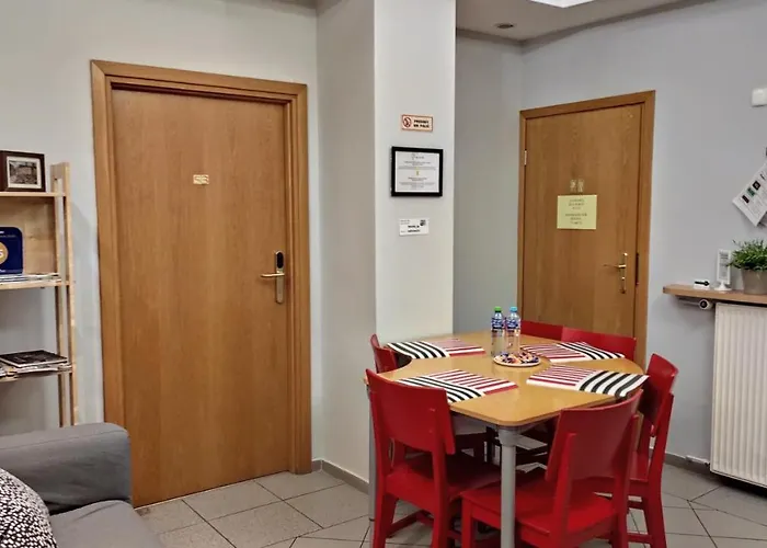 Helvetia Center And Old Town Hostel *