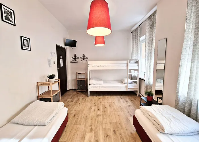 Helvetia Center And Old Town Hostel *